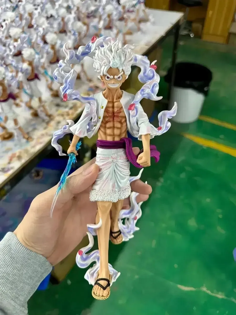 PRE-ORDER Luffy gear 5 walking